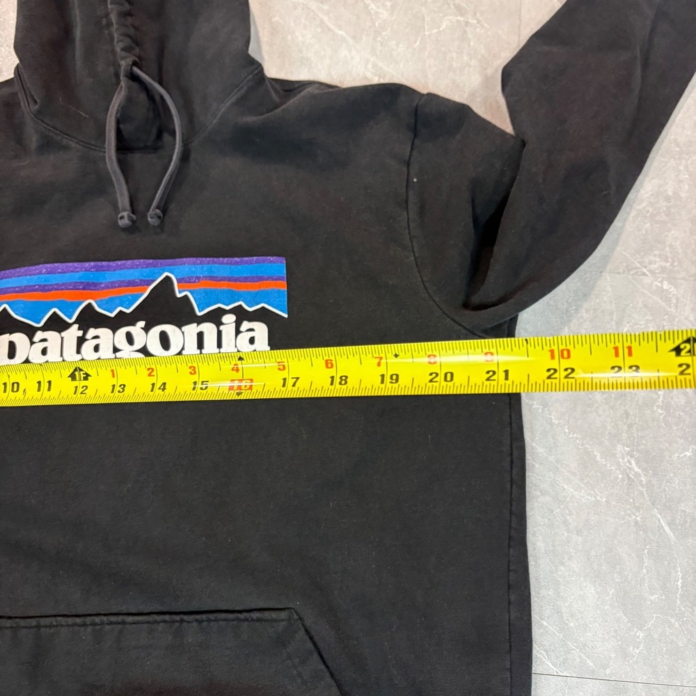 Patagonia Mens Upside Down P-6 Logo Hoodie Black Sweatshirt 1804 - Picture 4 of 5